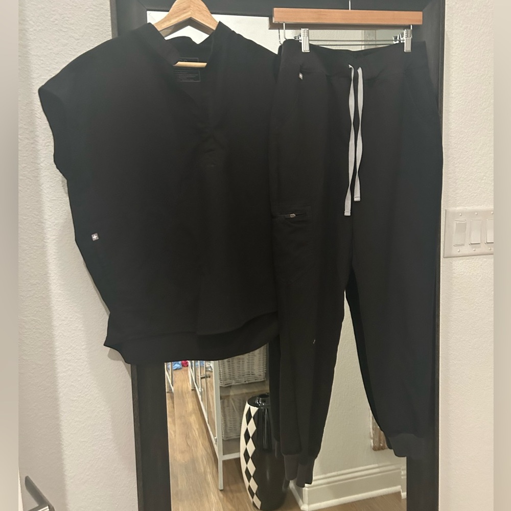 Women’s black Scrub Set